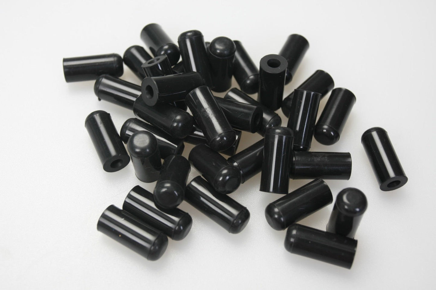 10個のブラックシリコンキャップID 4mm 1/6インチ真空エンドプラグチューブカバー