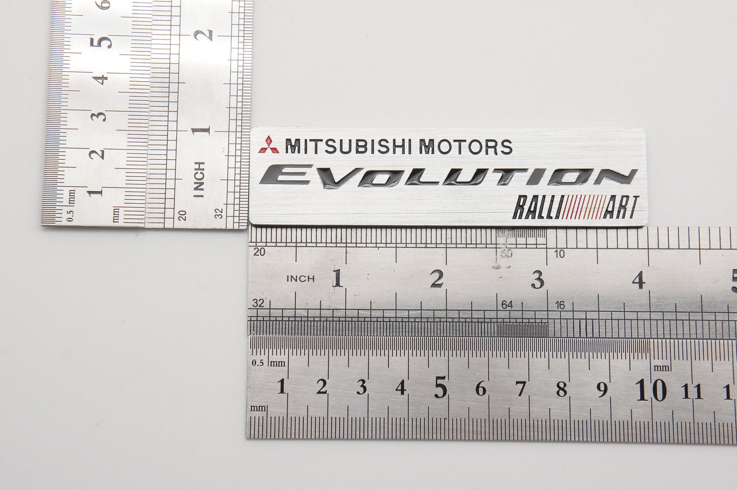 エンブレムバッジ メタルクロームカラー 三菱ランサーエボリューションリアトランクに適合
